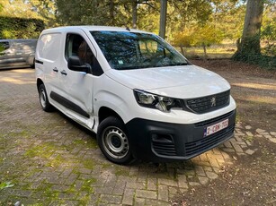 Peugeot partner 1,5 D 69000km schade wagen