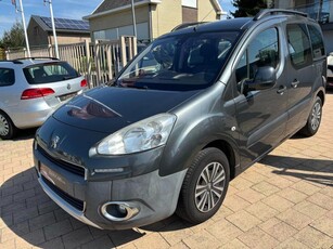 Peugeot Partner 1.6 benzine van 2014 147000 km Onderhoudboek