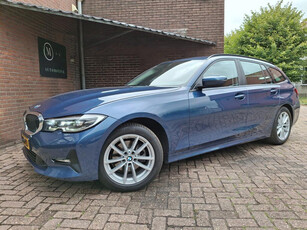 BMW 3-serie Touring 320i Business Edition 184PK Auto. Navigatie / Trekhaak / Led verlichting / Apple Carplay / Parkeer Sensoren /