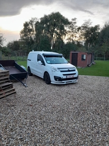 Citroen berlingo 1.6 bleu hdi 105 pk 77000km 08/2017