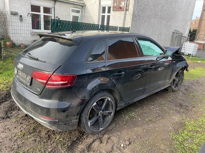 Audi A3 1.6tdi automatique accidenté