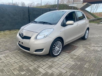 Toyota yaris 1.3 benzine 2010 90 000 km