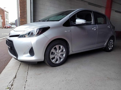 TRES BELLE TOYOTA YARIS 1.5 HYBRID CONFORT 2013 VENDUE !SOLD