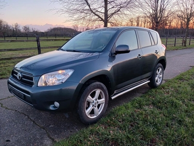 Toyota RAV4 2.2 D4D 4X4 met side-bars