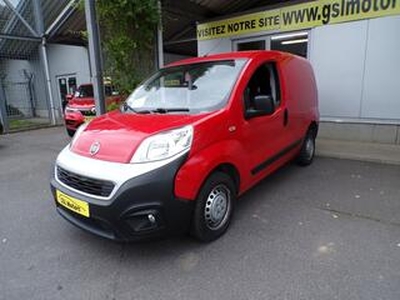 Fiat FIORINO Fiat Fiorino 1.4i 77cv 2place rouge 04/19 62283km GPS Bluetooth