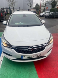 Opel Astra (bj 2020)