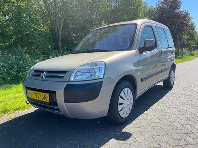 Citroën Berlingo 1.6i Multispace met nieuwe apk.