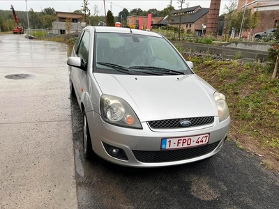 Ford fiesta 1.4 benzine 59 kw Gekeurd bj 2007 gsm 0497256435