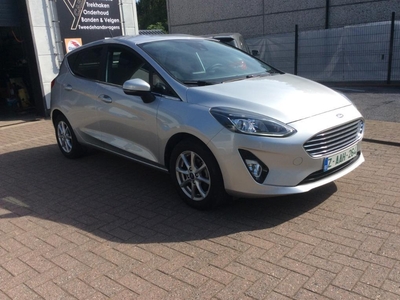 Ford Fiesta Titanium, alu-vegen, 100PK, sensoren,...