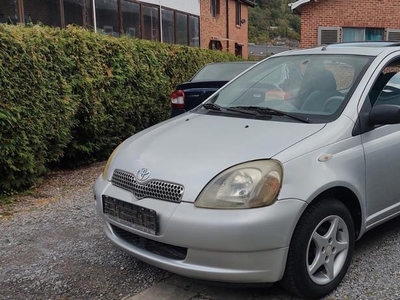 Toyota Yaris 1.0 essence, an.2000, 141000km.