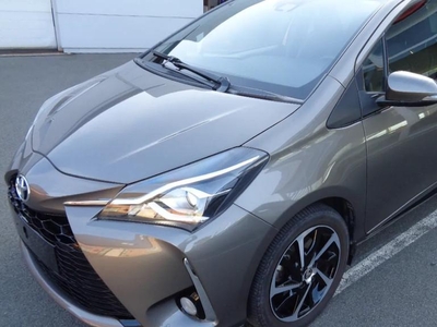 Toyota Yaris LOUNGE CVT (bj 2019, automaat)