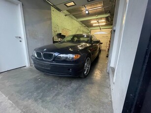 BMW 318i Benzine 5 Deuren 2.0i liter en 143PK Open Dak.