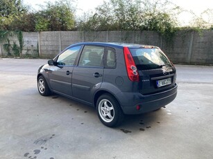 Ford Fiesta 1.3 benzine 2006 met 108000km ! 5deur airco