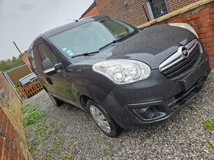 Opel combo 1.4i essence euro 5 >