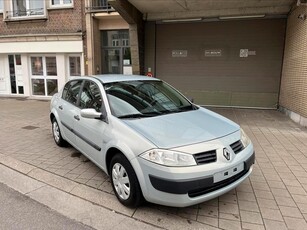 Renault Megane 1.4i 16v Benzine 85.000km’s met carpass