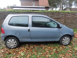 Renault Twingo benzine bwj. 2003 met PANO 650 euro