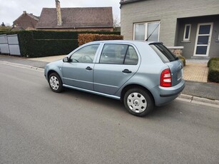 Skoda Fabia 1.2 ess 1er pro carnet contrôle technique ok