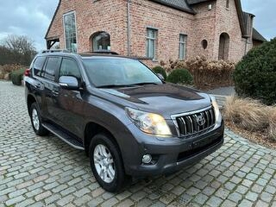 Toyota LAND CRUISER 3.0 D-4D Legend LICHTE VRACHT / CAMIONETTE 2 PL