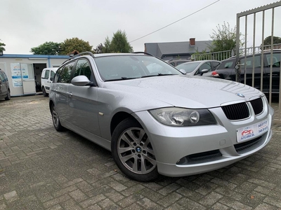 Bmw 320i essence super propre 148.000 klm