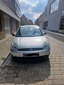 Ford Fiesta met 148 km! ZOMEENEMEN in goede staat!