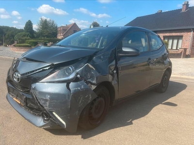 Toyota aygo 1.0 benzine 4 deurs accident wagen