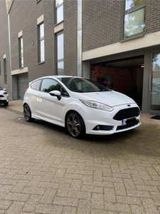 Witte Ford Fiesta ST