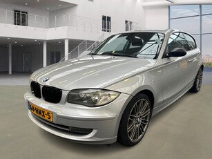 BMW 1-serie 118i Business Line/6BAK/CARBON