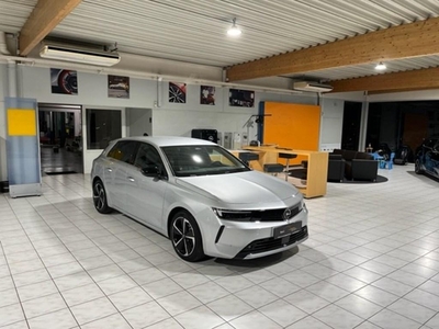 Opel Astra Elegance/GPS/Camera/Carplay
