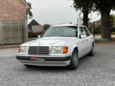 Mercedes E200/W124/1993/Oldtimer/Automaat