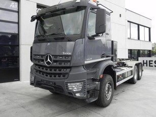 Mercedes-Benz Arocs 3345 6x4 containerhaaksysteem met materi