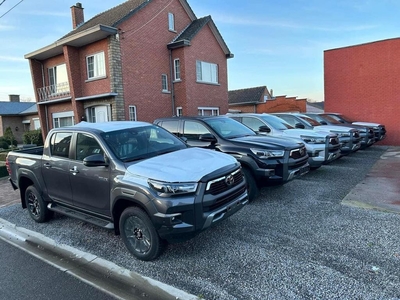 TOYOTA HILUX INVINCIBLE 2.8 D4D 2023 AUTOMAAT GARANTIE 10J