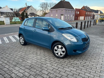 Toyota yaris 1.0 benzine 104.000 km airco , Gekeurd