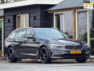 BMW 5-serie Touring 520i High Executive (Panoramadak / Trekhaak / Sportstoelen / Leder / Led / BMW Onderhouden / Nederlandse auto)