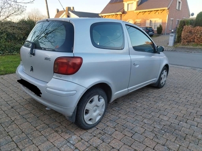 Toyota yaris facelift 79000km leder !