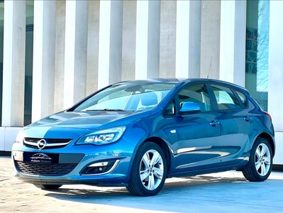 Opel Astra - 2013 Benzine - 141000km eerste engnaar