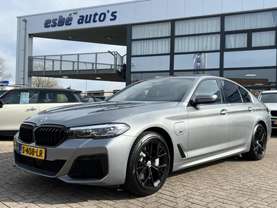 BMW 5 Serie 530e M-Sport 292 pk Business Edition Plus Trekhaak Acc Head-Up Comfortstoelen 19 Inch Velgen Schuifdak Leer Life Cockpit Stuurverwarming M 50 Jahre Ed Plug in Hybride NL Auto Nieuwstaat