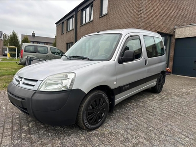 Citroën Berlingo 1.6 benzine vijf personen wagen