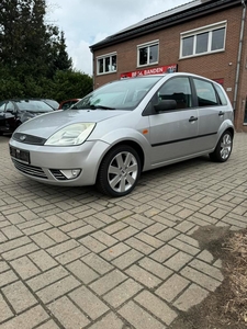 Ford fiesta 1.4 benzine met airco al gekeurd