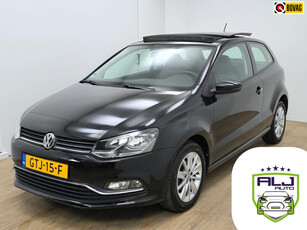 Volkswagen POLO Occasion 1.2 TSI Highline met panoramadak en parkeersensoren | Tweedehands Volkswagen Polo zwart met trekhaak |