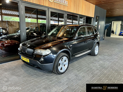 BMW X3 3.0sd zwart MET WERK!