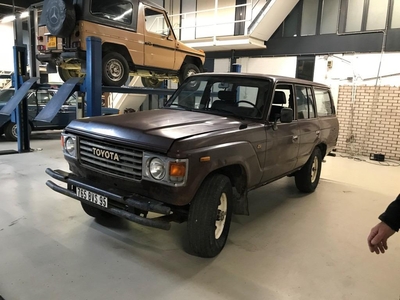 Toyota Landcruiser HJ60, Mercedes 300GD, 4X4, VÉÉL ROEST!