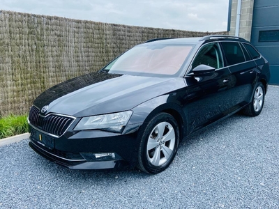 Skoda SuperB Combi / Navi / Cruise / Camera / PDC / Garanti