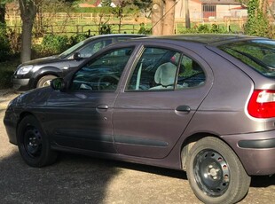 Renault Megané 1.6 16v 2002 68000km kleppen geraakt