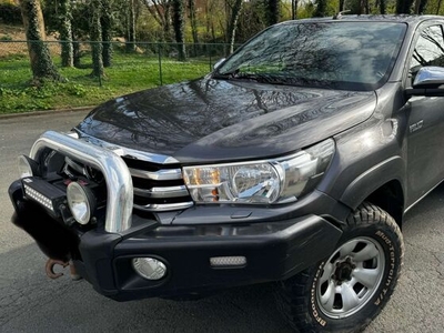 TOYOTA HILUX 2.4 D-4D 4WD Lounge AMAZONIE