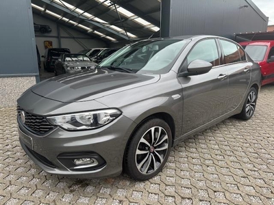 Fiat Tipo sedan - Benzine - Automaat/Navigatie/Alu velgen