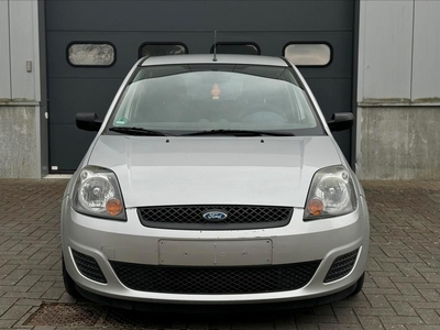 Ford Fiesta - Benzine - Lage kilometers