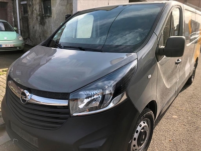 Opel Vivaro 3 places utilitaire full prix emporté e 6b