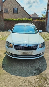 Skoda Superb 1.6 CR TDI. 1ste HAND*Navi/ Cruise/Pdc/2014bwj.