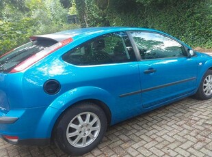 Ford focus 1.4 essence année 2005