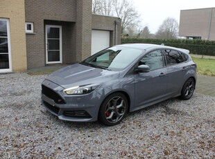 Ford Focus ST3 2.0 EcoBoost met Leder-Exclusiv-Paket